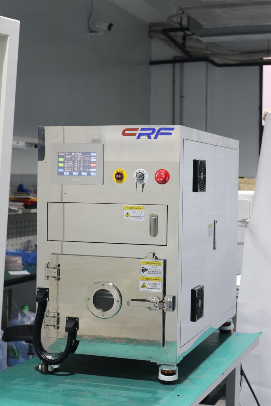 10L镜面真空技术为高精度光学透镜滤光片实现完美镀膜奠定洁净与高活性表面基础